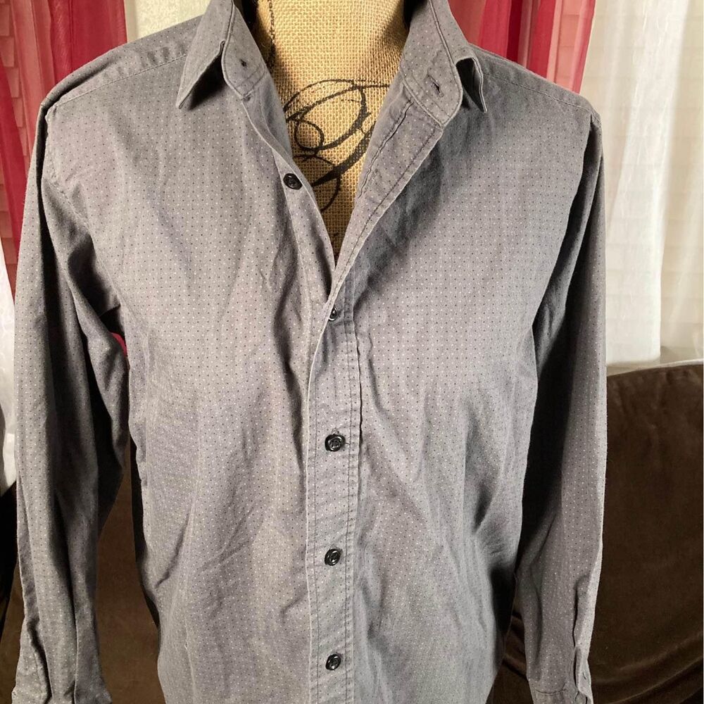 Men’s long sleeve gray button up dress shirt size small￼